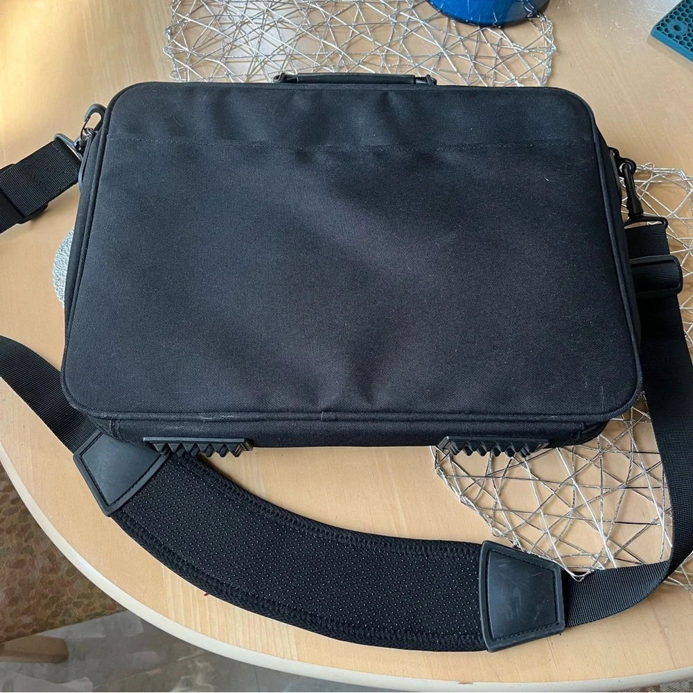 Targus black laptop bag - 12x16x2 - unisex